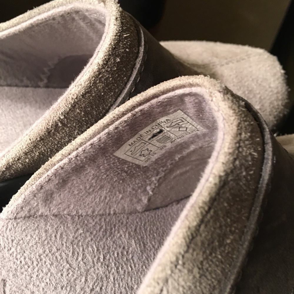 Crocs Size 8 - image 4